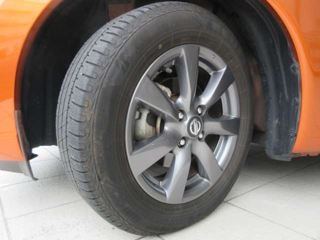 ★純正15インチAWになります。