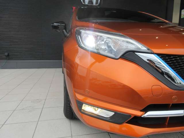 ★純正LEDライト、フォグランプも装備しています。夜のドライブも安心です。