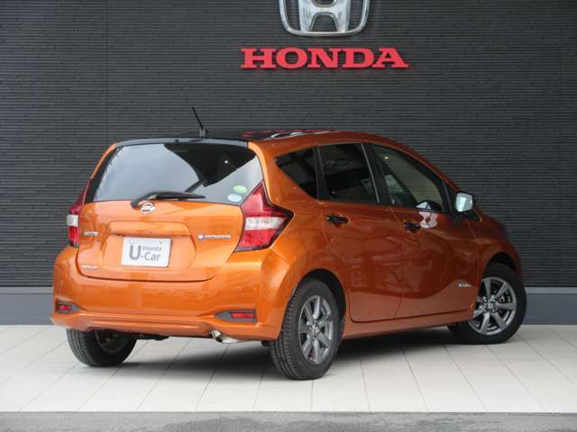 ★リヤ・サイドビューです。リヤドア・リヤサイド・リヤガラスはプライバシーガラスですので、外から車内が見えにくくなっております。