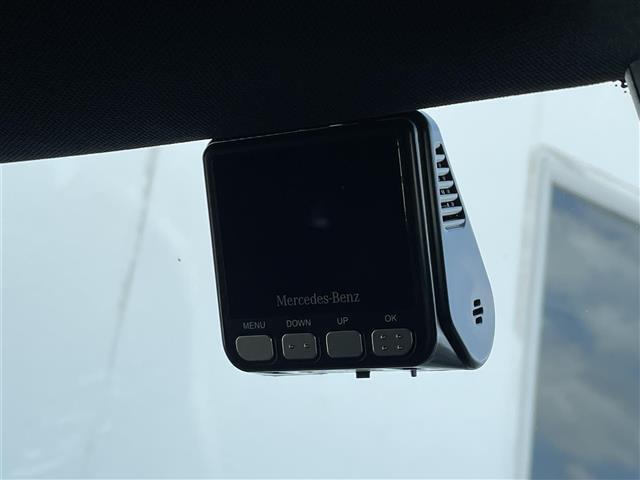 【ドライブレコーダー】映像・音声などの運転中の記録を残します。事故などを起こした起こされた時の証拠になりえますので、もしも時でも安心ですね。
