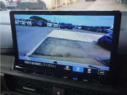 ◆バックカメラ◆リバースにするだけで映ります、後方の安全確認や、狭い駐車場での車庫入れ、雨の日や夜間など視界の悪い時に便利です！安全にバックする為には欠かせない装備です。