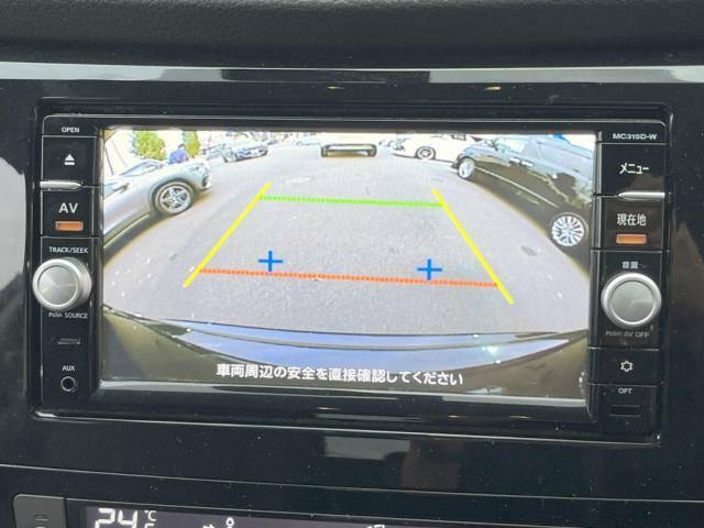 【バックカメラ】駐車時に後方がリアルタイム映像で確認できます。大型商業施設や立体駐車場での駐車時や、夜間のバック時に大活躍！運転スキルに関わらず、今や必須となった装備のひとつです！