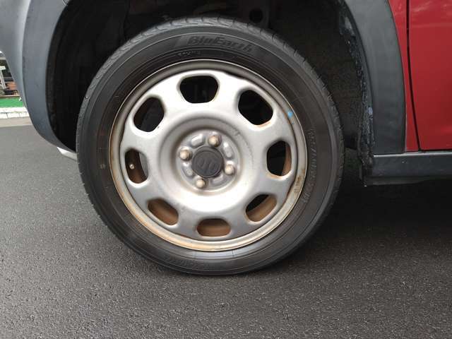 純正ホイールサイズは165/60R15です。