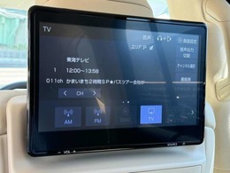 メーカーオプションのリヤシートエンターテインメントシステムは、後席にモニターを備え、同乗者がドライブ中にテレビやDVD、動画コンテンツを楽しめる上質な装備です☆彡 高精細なディスプレイになっております☆彡