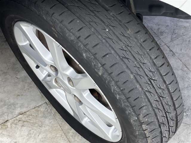 【タイヤ】中古車のタイヤは大事なチェックポイントです。写真での確認は難しいので、ご来店の際はしっかりチェックお願いします。