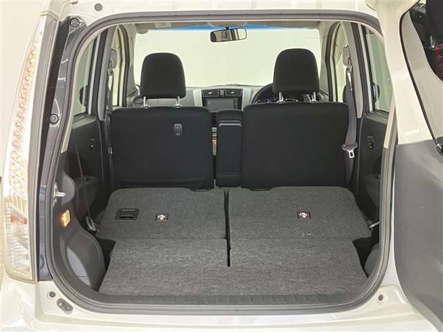 【トランクルーム】後部座席は可倒式です。荷室は趣味やお仕事に利用の幅は広がります♪
