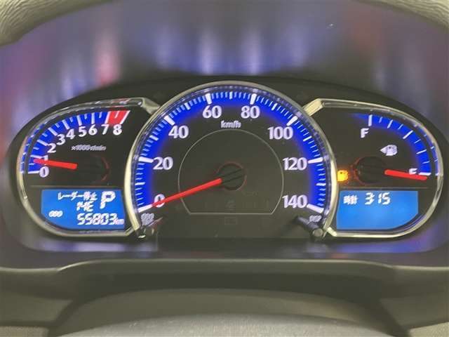 当社の中古車には1年間走行距離無制限の『ロングラン保証』がついています。年式は問わず、全国約5,000ヶ所のトヨタのお店で保証修理を受けることができます。