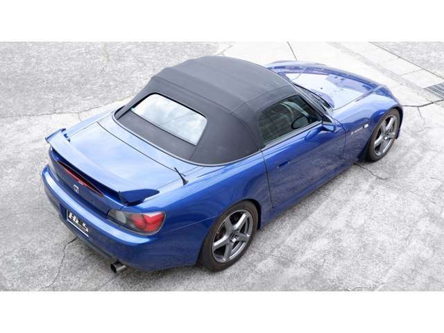 ボディのコーティングは、長崎では唯一のガラス系コーティング剤　USCをチョイス　ガラス溶剤の含有率なんと29％（通常5％）の施工も出来ます。（要予約）　5年間のメーカー保証　（一部レクサスにて採用済み）