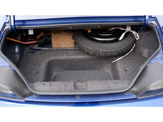 カーフィルム施工も業界で20年行っておりますので安心してお任せ下さい。この度、プロテクションフィルムも販売施工致しております。紫外線や視線　ドアノブやドアの渕　ヘッドライト　フロントバンパーも好評です