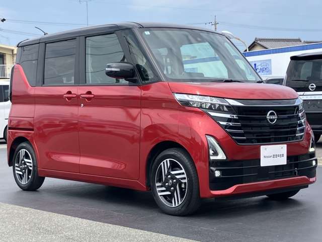 エマージェンシーブレーキ（衝突被害軽減ブレーキ）、フロントカメラが車両や歩行者を検知し警告音と共に衝突回避、軽減をアシストしてくれます。