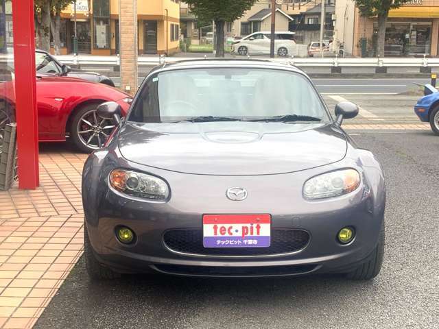 セールスポイントをお伝えします。  ・・走行49267Km・本革シート・シートヒーターカロッツェリアナビ・バックカメラ・・・・・・・・・・