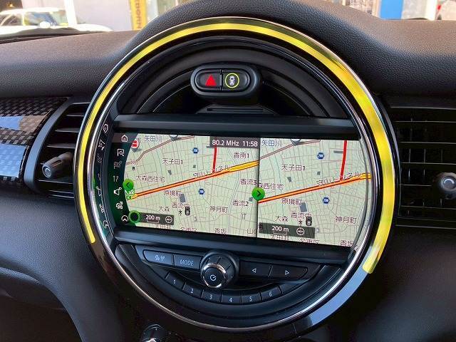 先進のBMW　タッチパッド付きi-driveとほぼ同性能のHDDナビゲーションになります。USBインターフェースやブルートゥースオーディオなど様々な先進機能をお楽しみいただけます。