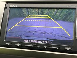 【バックカメラ】駐車時に後方がリアルタイム映像で確認できます。大型商業施設や立体駐車場での駐車時や、夜間のバック時に大活躍！運転スキルに関わらず、今や必須となった装備のひとつです！