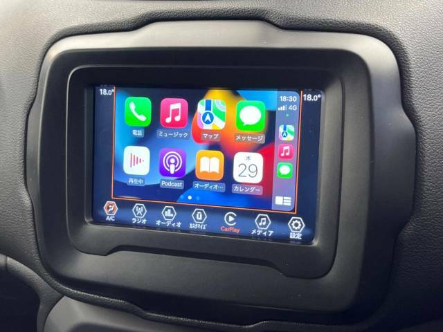 Apple　Car　Play：スマホとの有線接続で、ナビ・オーディオ再生などスマホのアプリ機能が画面でも使える便利機能です！