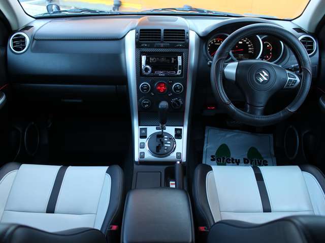 スッキリとしたエスクードらしいデザインのダッシュ回り！フロントビューの視認性もよく運転しやすいと思います★
