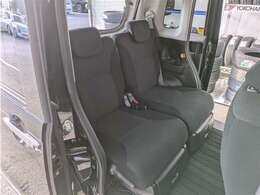 ゆとりのある広々とした車内空間は、ドライブを始め買い物やレジャーなど、幅広く活躍します。一人でもみんなとでもお出かけを楽しみましょう！