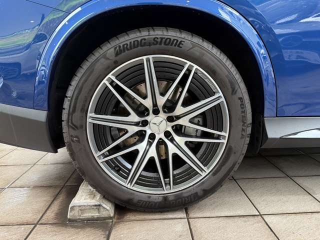 総在庫で600台ほどの取り扱いがございます。弊社デモカー使用の車両やメーカー使用の車両などもご紹介ができます。