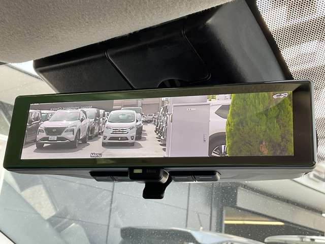 インテリジェントスマートルームミラー　後席の乗車時やお荷物などで後方確認ができない場合は後方確認専用カメラでくっきり！安心ですね！