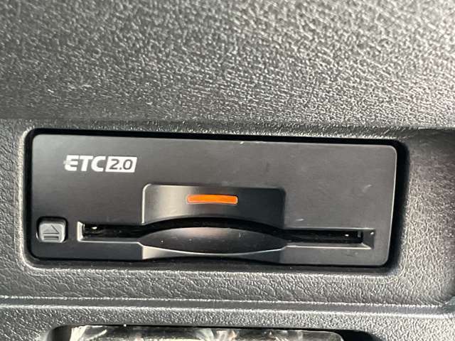 ここに　ETC2.0付いております。高速道路の料金所もスイスイ♪　ETCカードの申し込みは日産カードがおすすめ！！！「安心」「おトク」「便利」で皆さまのカーライフをサポートする特典満載のカードです。