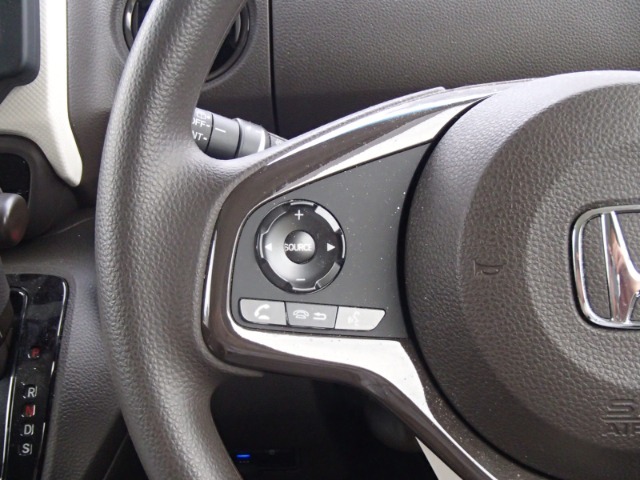 ステアリングスイッチでオーディオ各種操作が可能で、運転に集中できますので、安心・安全・快適なドライブをお楽しみいただけます。