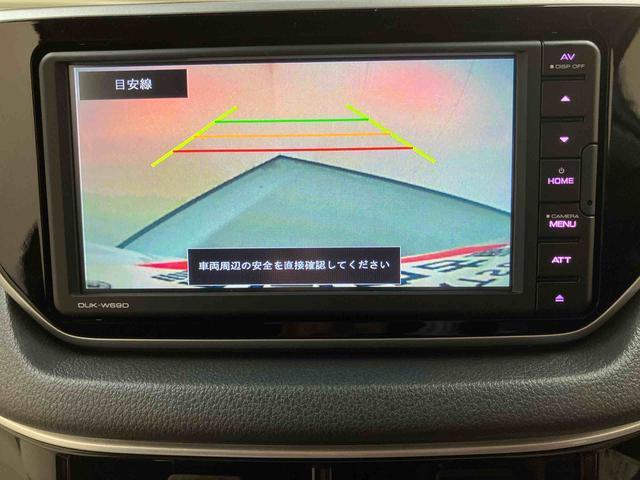 見えにくい後方をナビ画面で確認できるので安心です
