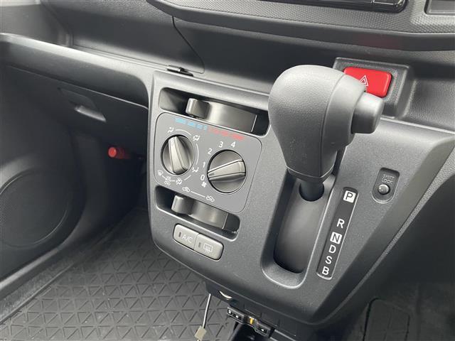 気になる車はすぐにお問い合わせください！画面右側の0066から始まる無料ダイヤルからお問い合わせ下さい！専門スタッフがお車のご質問にお答えいたします！