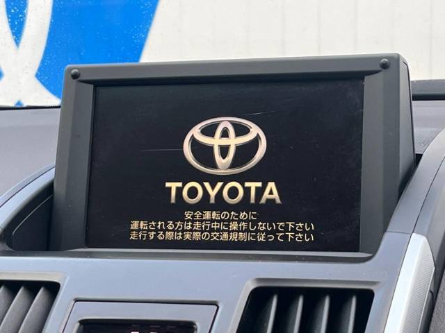 【メーカー純正ナビ】インテリアに溶け込むスタイリッシュな「専用設計」メーカーナビを装備♪視認性や操作性など基本性能にも優れ、より上質なカーライフをお楽しみいただけます。