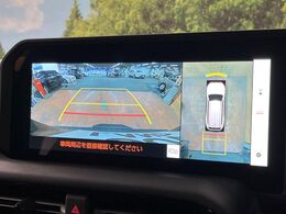 【パノラミックビューモニター】専用のカメラにより、上から見下ろしたような視点で360度クルマの周囲を確認することができます☆死角部分も確認しやすく、狭い場所での切り返しや駐車もスムーズに行えます。