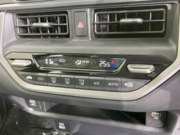 【オートエアコン】一度お好みの温度に設定すれば、車内の温度を検知し風量や温度を自動で調整。暑い…寒い…と何度もスイッチ操作をする必要はありません。快適な車内空間には必須の機能ですね♪