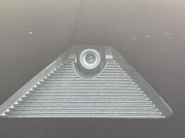 【スマートシティブレーキサポート】低速走行中に前方の車両等を認識し、衝突しそうな時は警報とブレーキで衝突回避と被害軽減をアシスト。より安全にドライブをお楽しみいただけます。