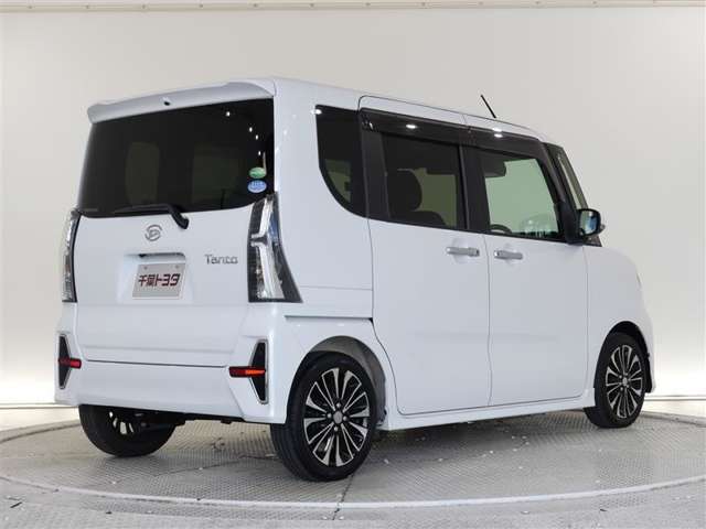 【衝突回避被害軽減・ペダル踏み間違い・車線逸脱警報・先進ライト】搭載でドライバーの安全をサポートします。