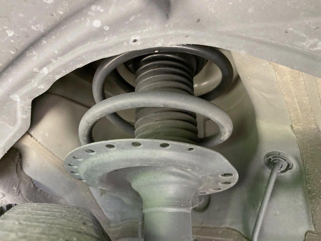 お車を安心してお乗りいただく為には、足回りの定期点検が欠かせません。サービスサポート（有償保証）では無料点検もご提供しており、安心のカーライフをお過ごしいただけるサポート体制が整っています。