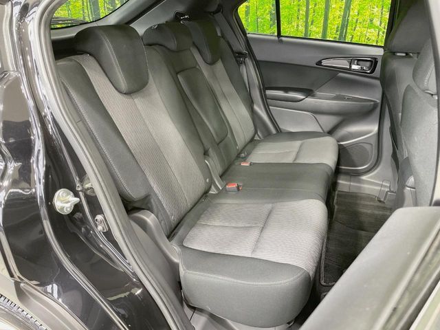 後部座席も気になるようなキズ・汚れやへたり等、大きなダメージはなく、良好な状態です。