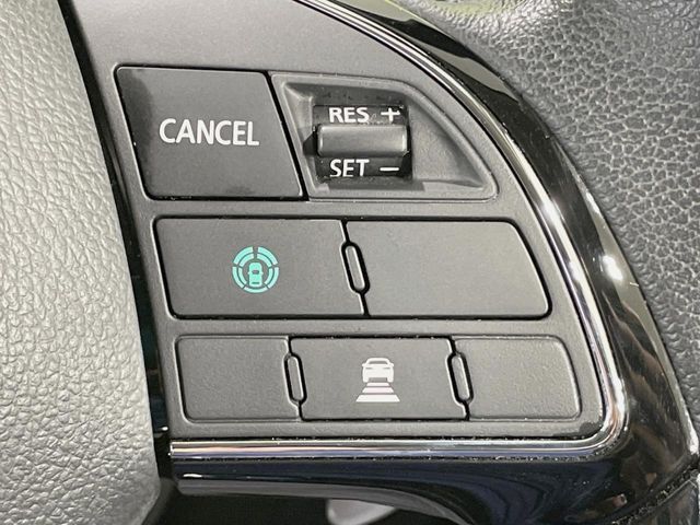 【レーダークルーズコントロール】高速道路での長距離走行が楽に！！自動で速度を保つクルーズコントロールが、衝突軽減システムと連携し、前方の車両を感知して車間を保つように速度調節してくれます！！