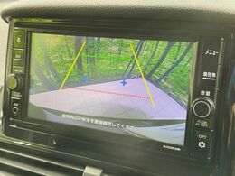 【バックカメラ】駐車時に後方がリアルタイム映像で確認できます。大型商業施設や立体駐車場での駐車時や、夜間のバック時に大活躍！運転スキルに関わらず、今や必須となった装備のひとつです！