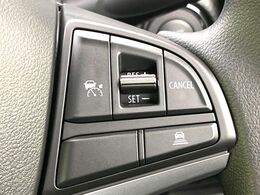 【アダプティブクルーズコントロール】高速道路での長距離走行が楽に！！自動で速度を保つクルーズコントロールが、衝突軽減システムと連携し、前方の車両を感知して車間を保つように速度調節してくれます！！