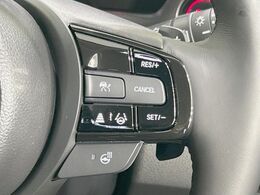 【アダプティブクルーズコントロール】高速道路での長距離走行が楽に！！自動で速度を保つクルーズコントロールが、衝突軽減システムと連携し、前方の車両を感知して車間を保つように速度調節してくれます！！