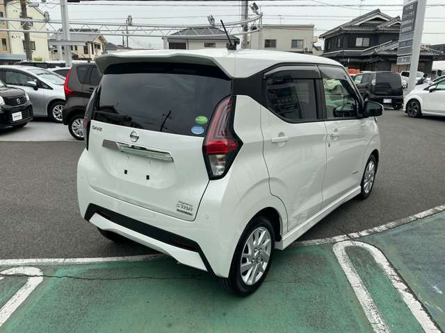 衝突被害軽減ブレーキや前後踏み間違い防止アシストなど安全装備も充実しています。