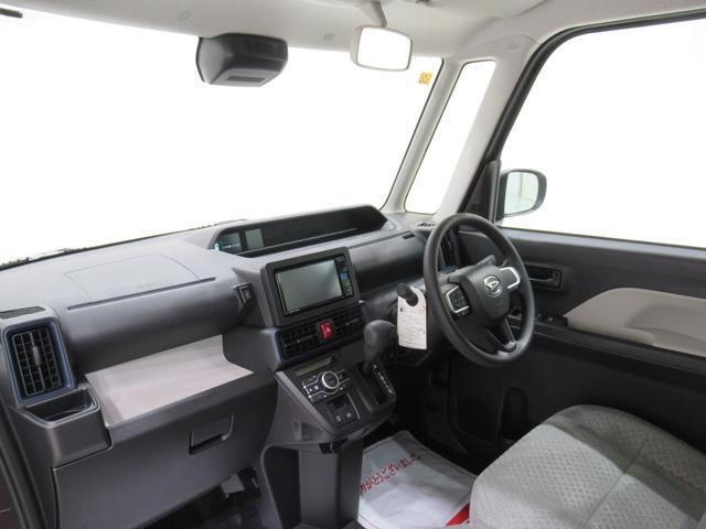 ダイハツのお店では、ダイハツ車を知り尽くしたプロフェッショナルが、専用の診断機器を使って各システムを点検しております。