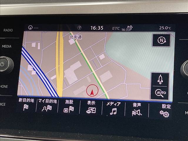 【純正ナビ】一体感のあるナビは、高級感ある車内を演出してくれます。Bluetooth再生などオーディオ機能も充実しておりますので、運転もより楽しめます♪