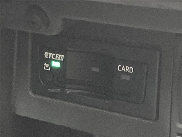 【ETC車載器】を装備しておりますので、ご納車直後からの遠距離ドライブも可能です。土日の利用料金の割引や、朝夕の通行料金を割引料金で高速道路をお楽しみいただけます。