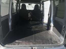 荷室フロア　汚れなし