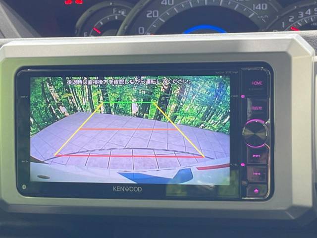 【バックカメラ】駐車時に後方がリアルタイム映像で確認できます。大型商業施設や立体駐車場での駐車時や、夜間のバック時に大活躍！運転スキルに関わらず、今や必須となった装備のひとつです！