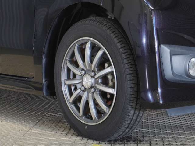 認定中古車では、厳しいHonda認定基準をクリアした厳選されたHonda認定中古車のみ、取り扱っております。「ご購入前の安心」「納車後の信頼」を車両と一緒に提供しております。