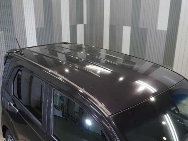 全車整備代金を車両本体価格に含んでおります。法定点検整備または定期点検を実施し、点検記録簿を発行致します。