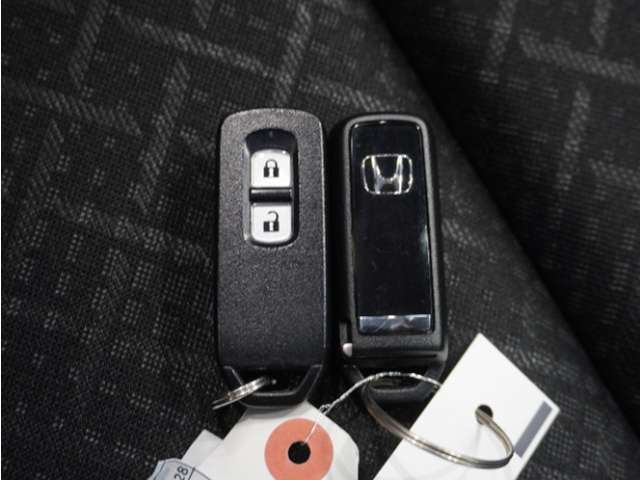 【スマートキー＆プッシュエンジンスタート】ポケットやバックなどにキーを入れたまま探さなくてもロックの施錠、開錠、エンジンスタートも出来ます。