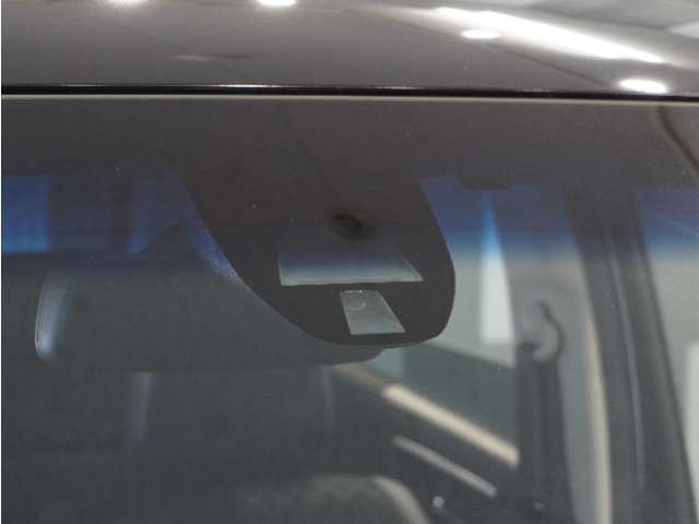 運転する人も、そうでない人も、家族みんなが安心して、自由にお出かけできる生活をサポートする先進機能。