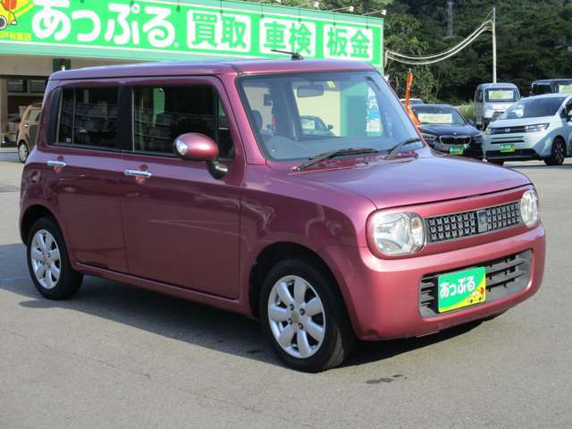 お車の車検・オイル交換・修理・鈑金塗装・ガラス修理・デントリペア・ボディコーティングなども幅広く対応しております。その際は無料で代車を貸し出し致します。車のことは何でもお任せください！