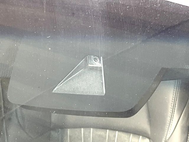 【トヨタセーフティセンス】走行中に前方の車両等を認識し、衝突しそうな時は警報とブレーキで衝突回避と被害軽減をアシスト。より安全にドライブをお楽しみいただけます。