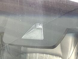 【トヨタセーフティセンス】走行中に前方の車両等を認識し、衝突しそうな時は警報とブレーキで衝突回避と被害軽減をアシスト。より安全にドライブをお楽しみいただけます。